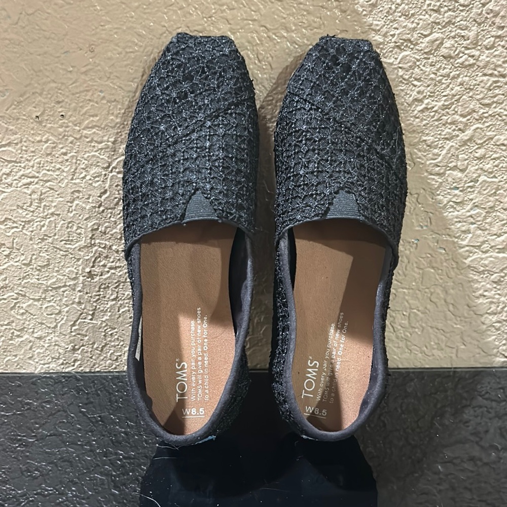 Women’s Toms black textured size 9 EUC